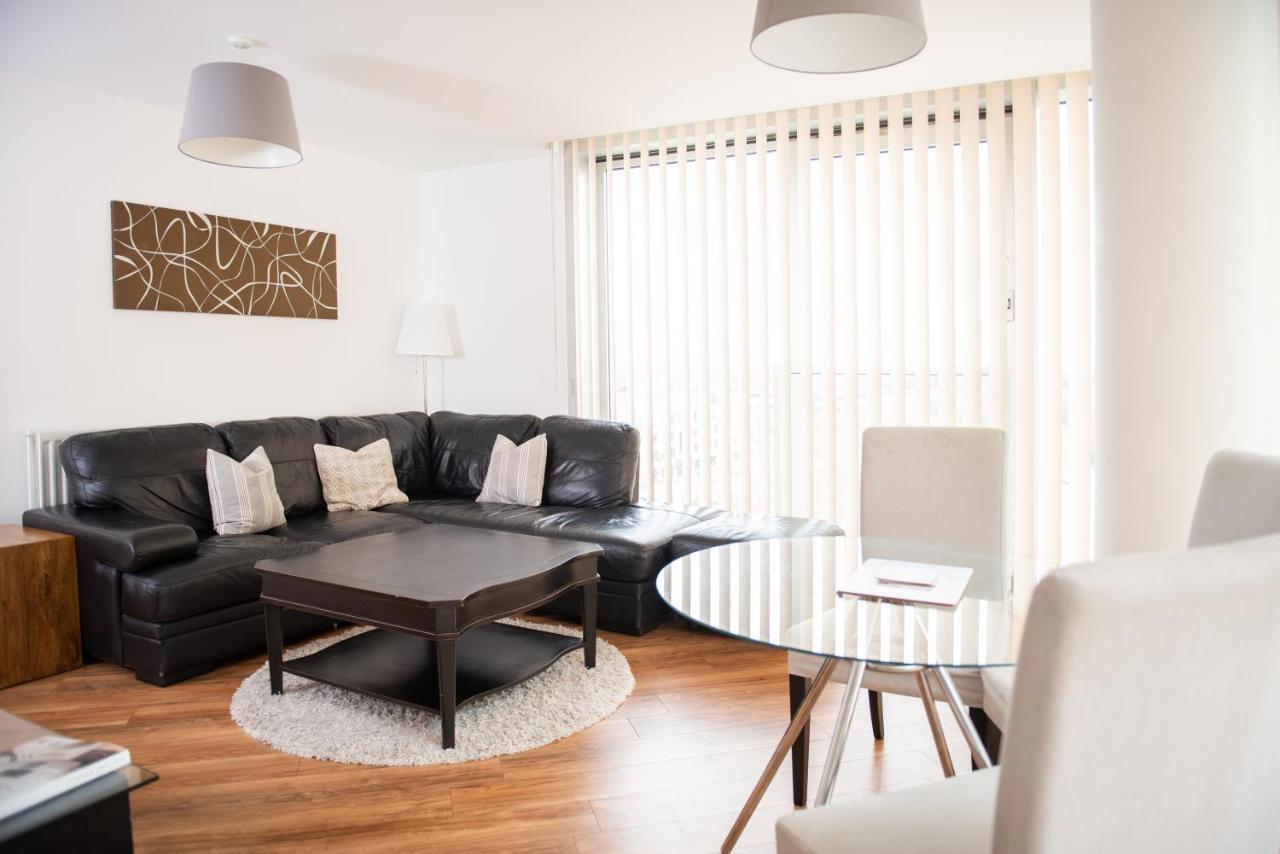 City Stay Apartments - Hub Милтън Кейнс Екстериор снимка