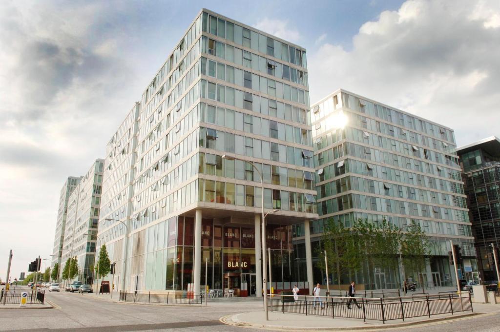 City Stay Apartments - Hub Милтън Кейнс Екстериор снимка