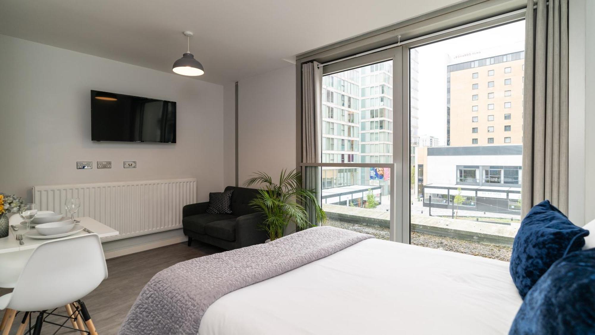 City Stay Apartments - Hub Милтън Кейнс Екстериор снимка
