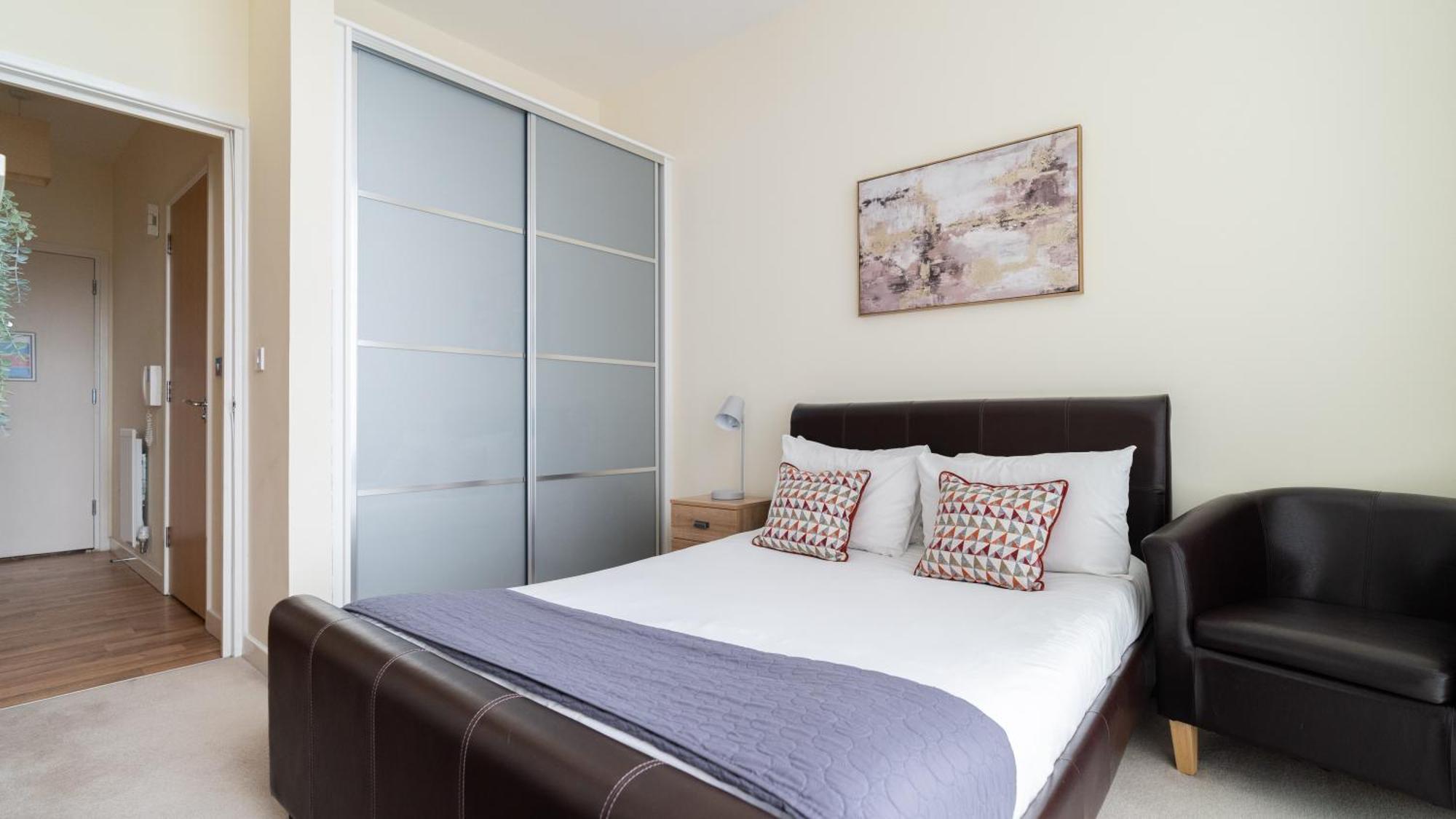 City Stay Apartments - Hub Милтън Кейнс Екстериор снимка