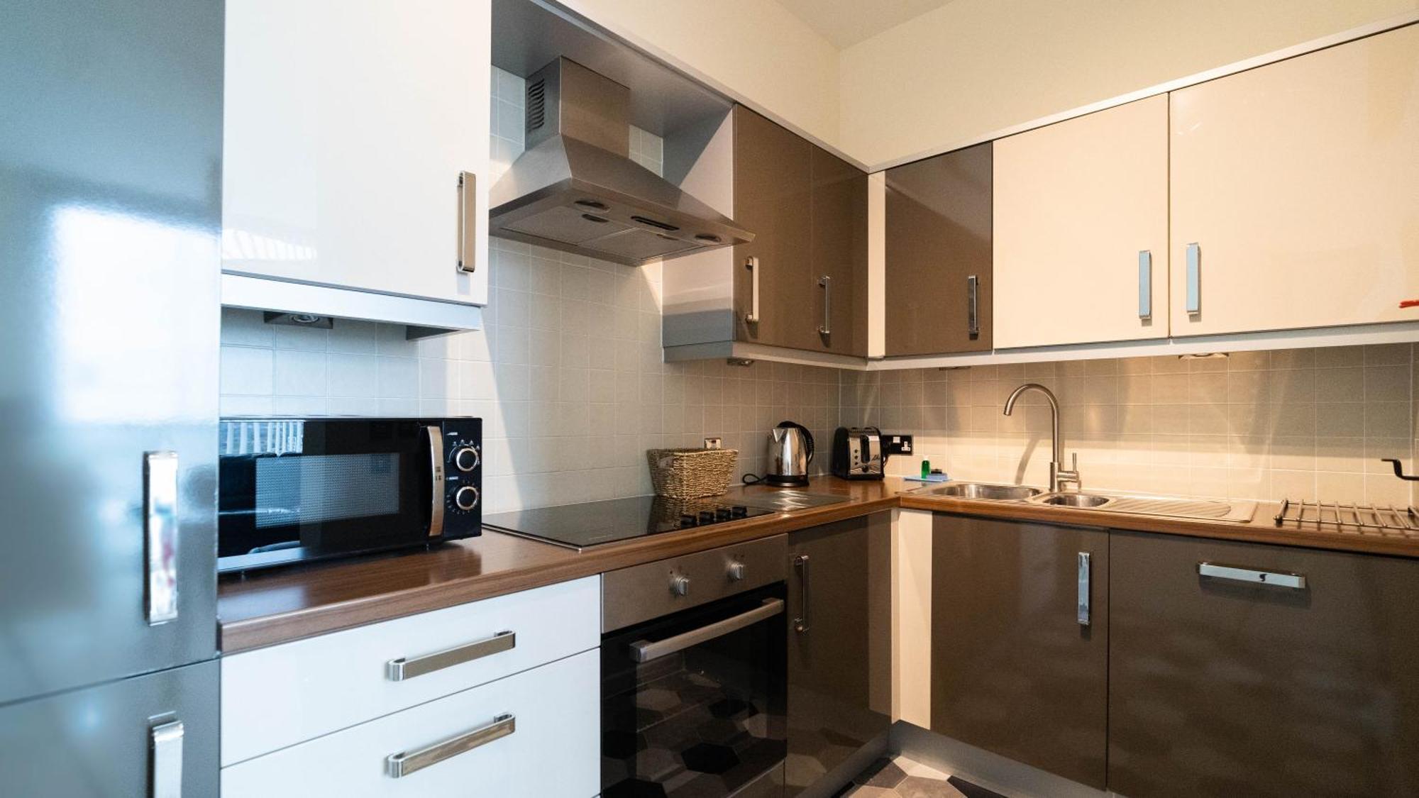 City Stay Apartments - Hub Милтън Кейнс Екстериор снимка