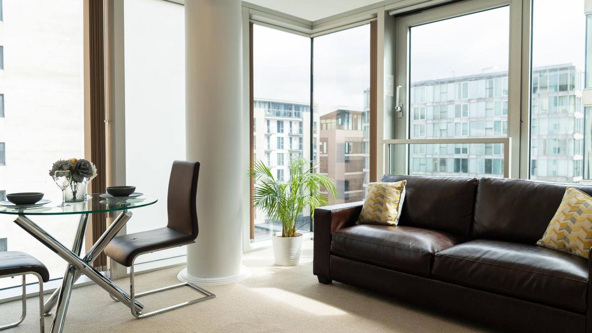 City Stay Apartments - Hub Милтън Кейнс Екстериор снимка