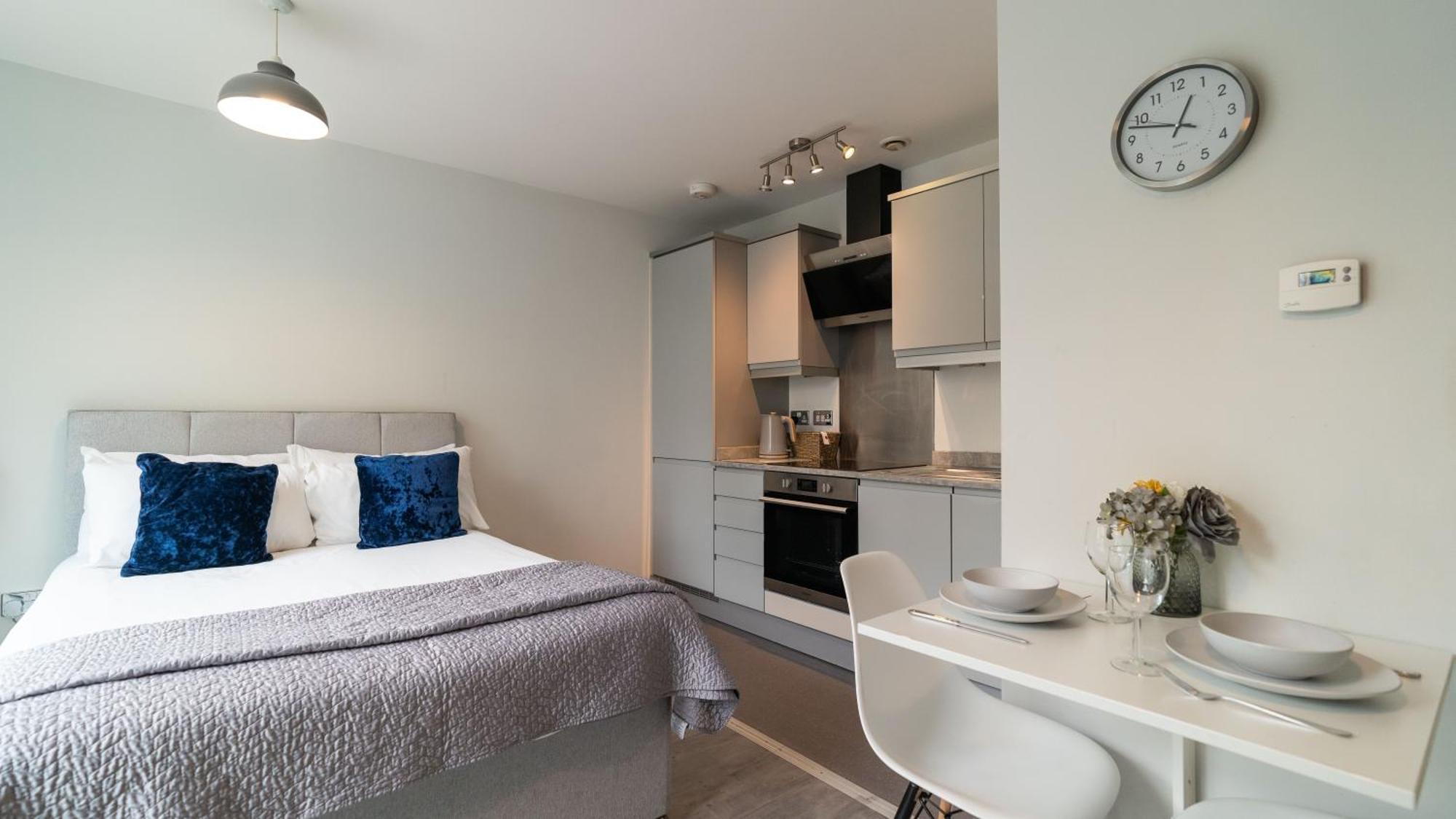 City Stay Apartments - Hub Милтън Кейнс Екстериор снимка