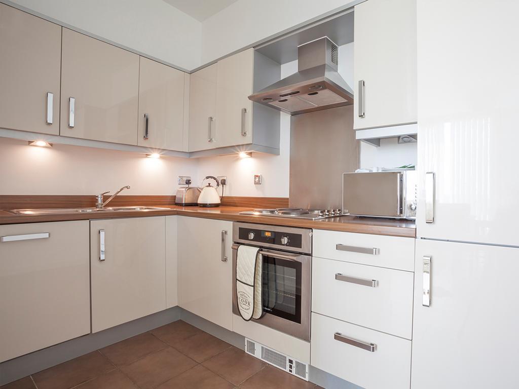 City Stay Apartments - Hub Милтън Кейнс Екстериор снимка